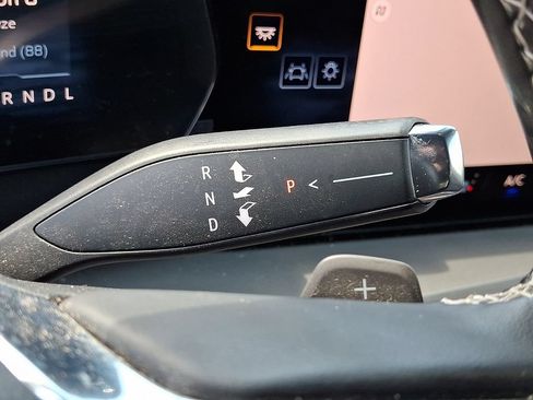 Used 2024 Chevrolet Traverse LT FWD image 15