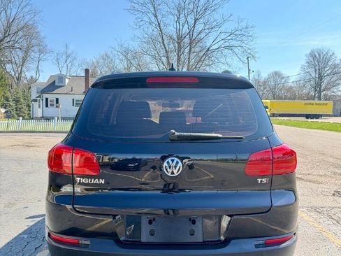 Used 2017 Volkswagen Tiguan S image 4