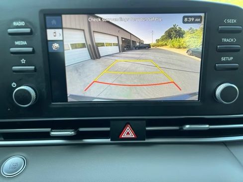 Used 2025 Hyundai Elantra Hybrid FWD image 20