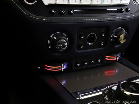 Used 2020 Rolls-Royce Dawn image 22