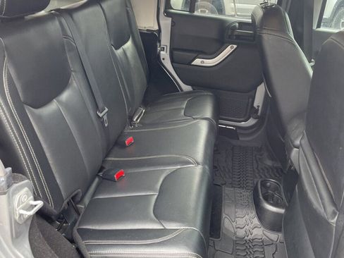 Used 2018 Jeep Wrangler Unlimited Sahara w/ Connectivity Group image 21