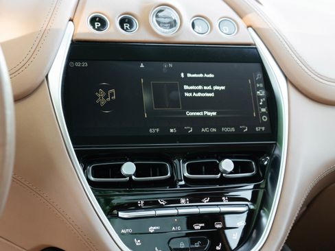 Used 2021 Aston Martin DBX AWD/4WD image 24