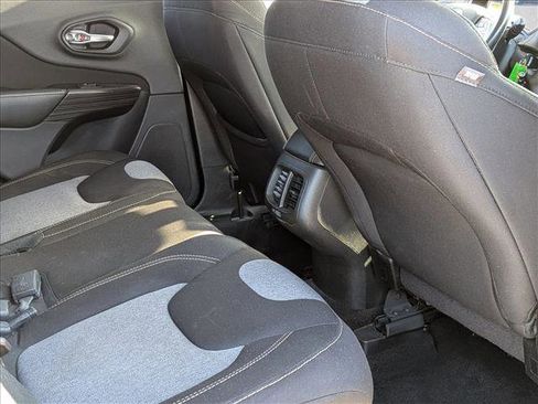 Used 2017 Jeep Cherokee Sport FWD image 18