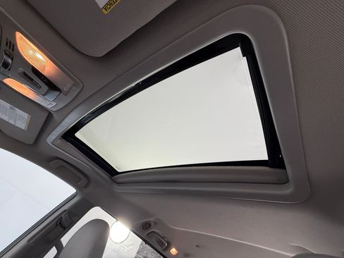Used 2018 Toyota Sienna XLE w/ XLE Navigation Package FWD image 21