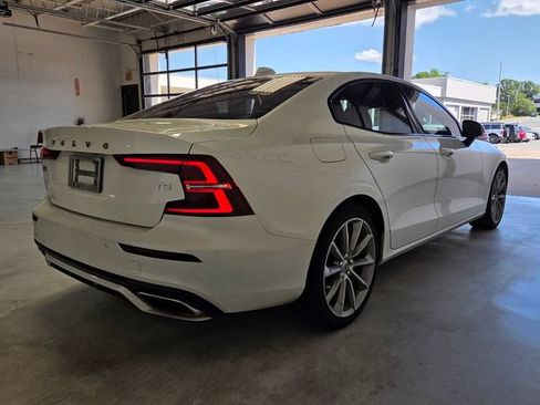 Used 2021 Volvo S60 T5 Momentum w/ Climate Package FWD image 5