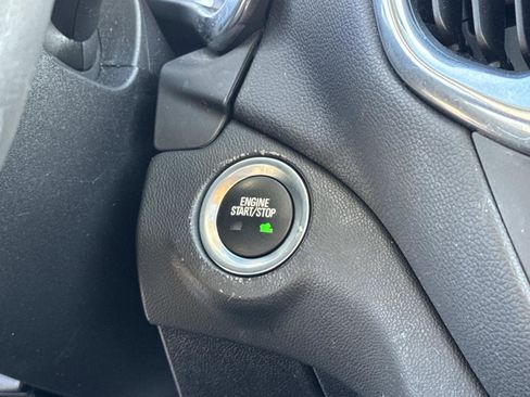 Used 2019 Chevrolet Equinox LT w/ Sun & Navigation Package image 6