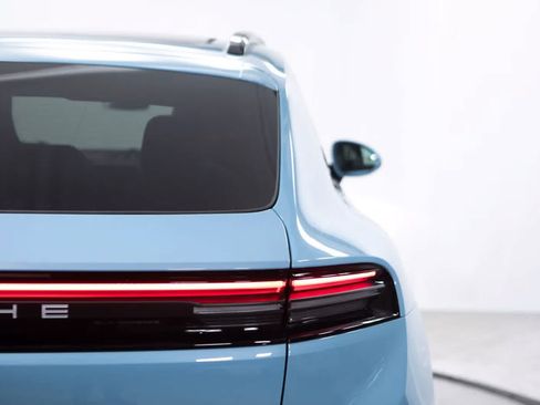 Certified 2026 Porsche Macan Electric RWD image 21