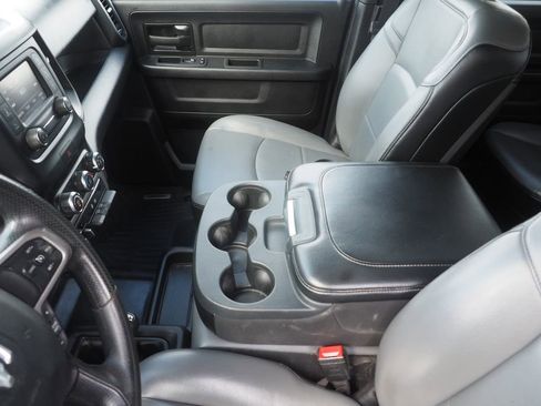 Used 2024 RAM 2500 Tradesman w/ Chrome Appearance Group image 9