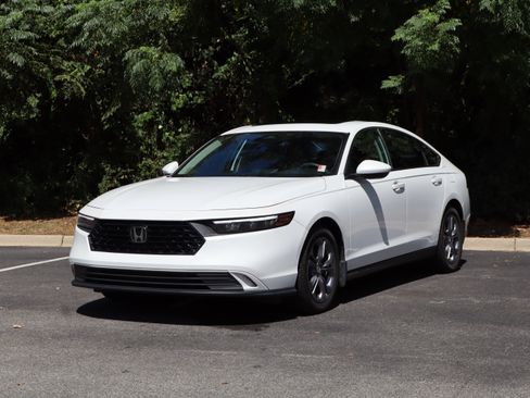 Used 2024 Honda Accord EX image 5