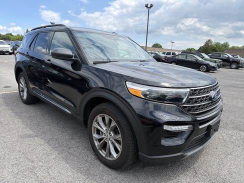 Used 2023 Ford Explorer XLT w/ Equipment Group 202A AWD/4WD image 2