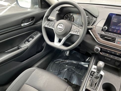 Used 2025 Nissan Altima 2.5 SV image 31