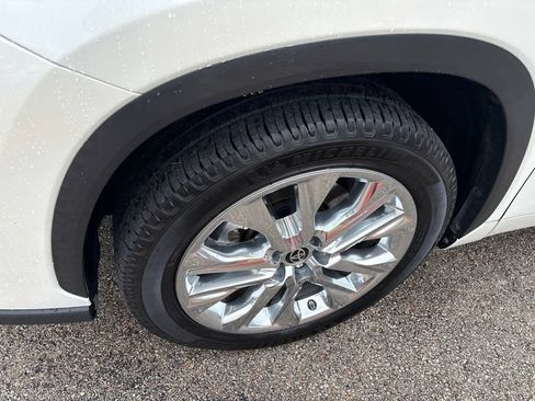 Used 2021 Toyota Highlander Limited FWD image 9