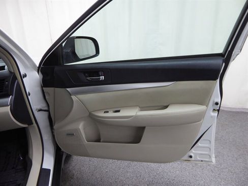 Used 2010 Subaru Outback 3.6R Premium image 24
