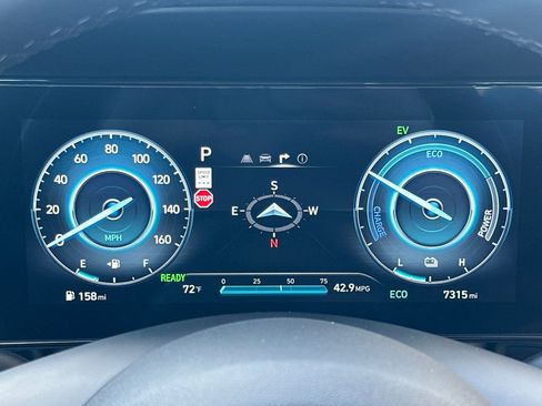 Certified 2025 Hyundai Elantra Limited image 27