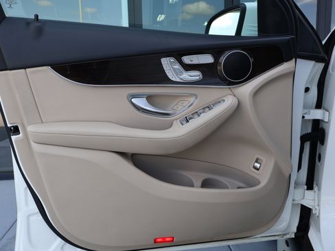 Certified 2022 Mercedes-Benz GLC 300 w/ Premium Package Lite image 13