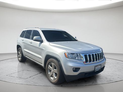 Used 2011 Jeep Grand Cherokee Laredo AWD/4WD image 1