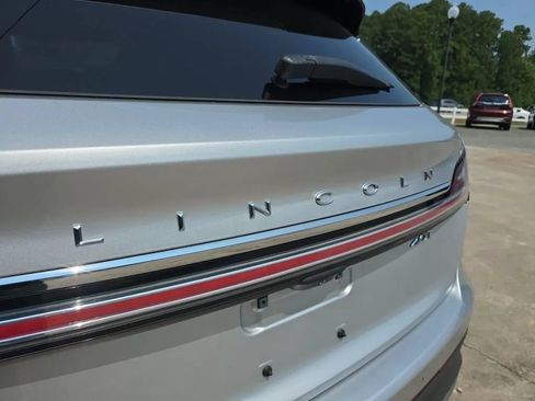 Used 2019 Lincoln Nautilus Reserve FWD image 10