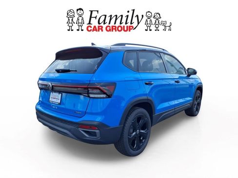 Certified 2025 Volkswagen Taos SE AWD/4WD image 4