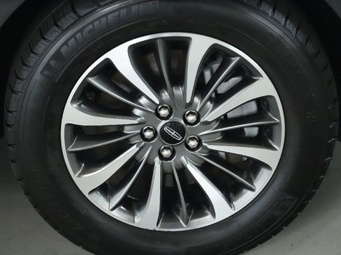 Used 2022 Lincoln Nautilus Reserve image 10