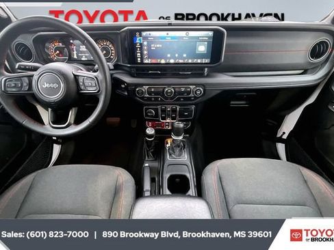 Used 2025 Jeep Wrangler Unlimited Rubicon image 13