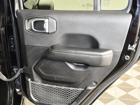 Used 2025 Jeep Wrangler Unlimited Sahara AWD/4WD image 35