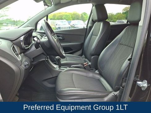 Used 2019 Chevrolet Trax LT w/ LT Convenience Package AWD/4WD image 2
