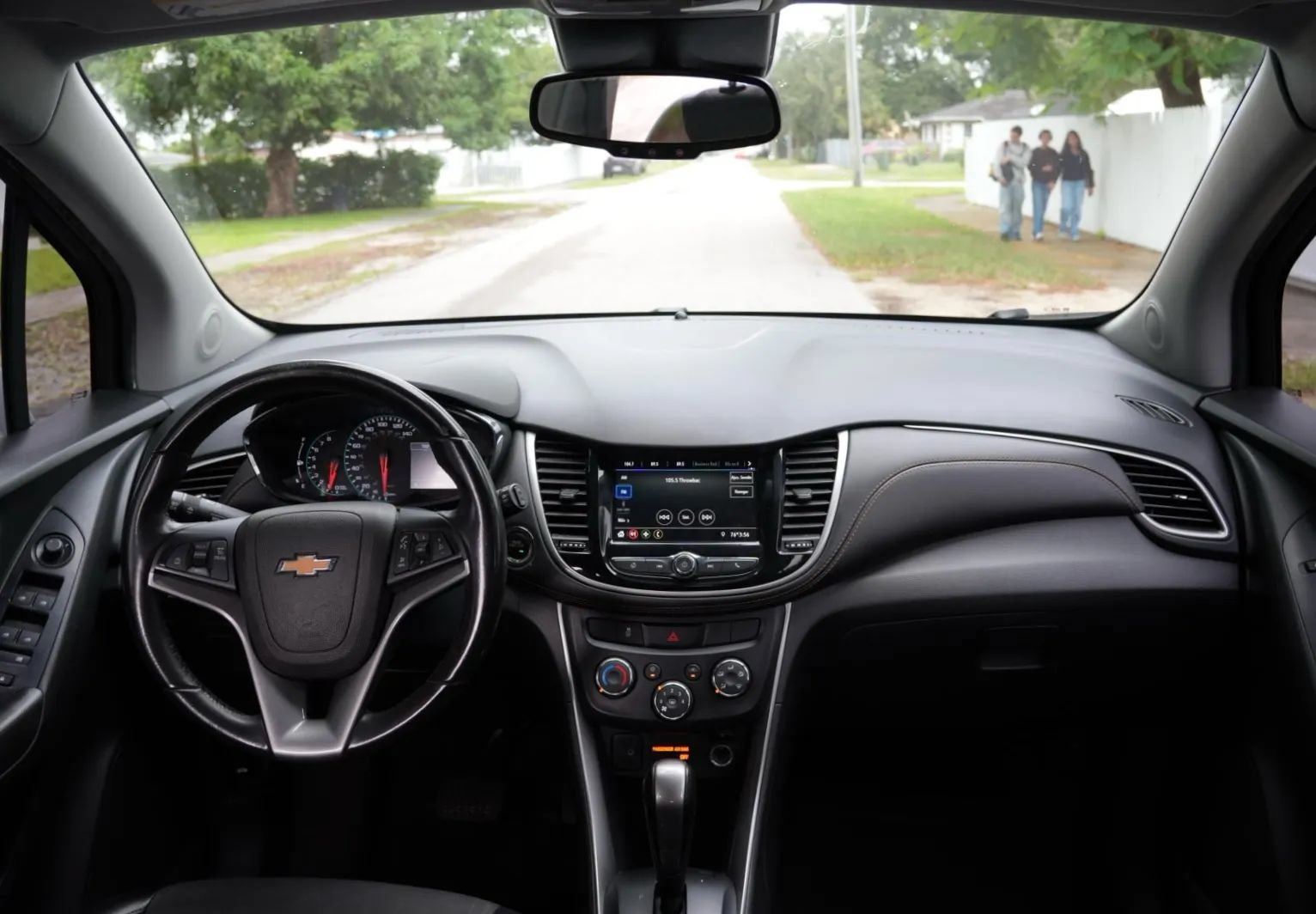 Used 2021 Chevrolet Trax LT w/ LT Convenience Package FWD image 10