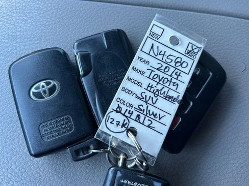 Used 2014 Toyota Highlander XLE AWD/4WD image 41