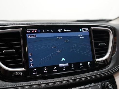 Used 2024 Chrysler Pacifica Limited image 26