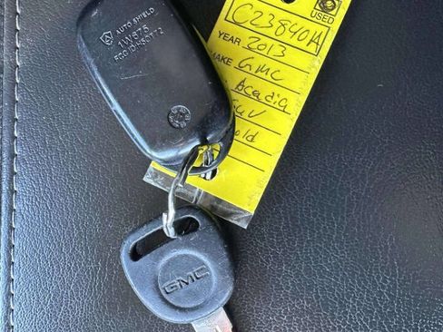 Used 2013 GMC Acadia SLE image 37