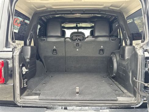 Used 2020 Jeep Wrangler Unlimited Sahara image 19