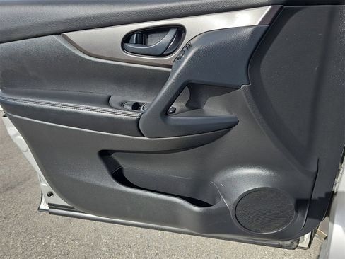 Used 2021 Nissan Rogue Sport S image 27