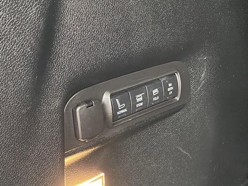 Used 2018 Ford Explorer Sport AWD/4WD image 17