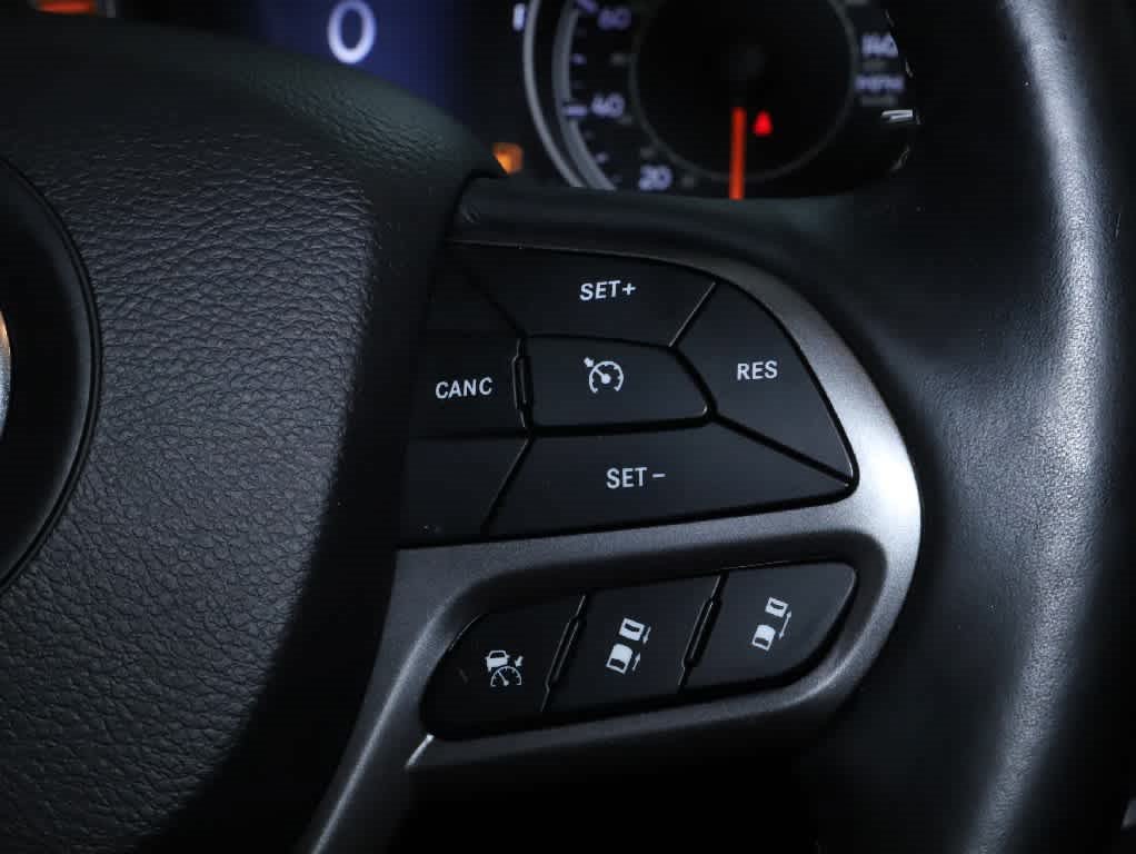 Used 2019 Jeep Cherokee Limited w/ Technology Group AWD/4WD image 23