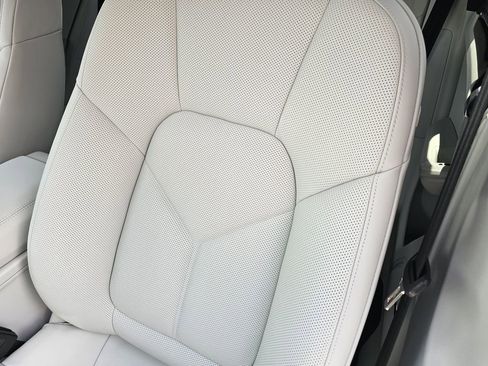 Used 2025 Porsche Macan AWD/4WD image 24