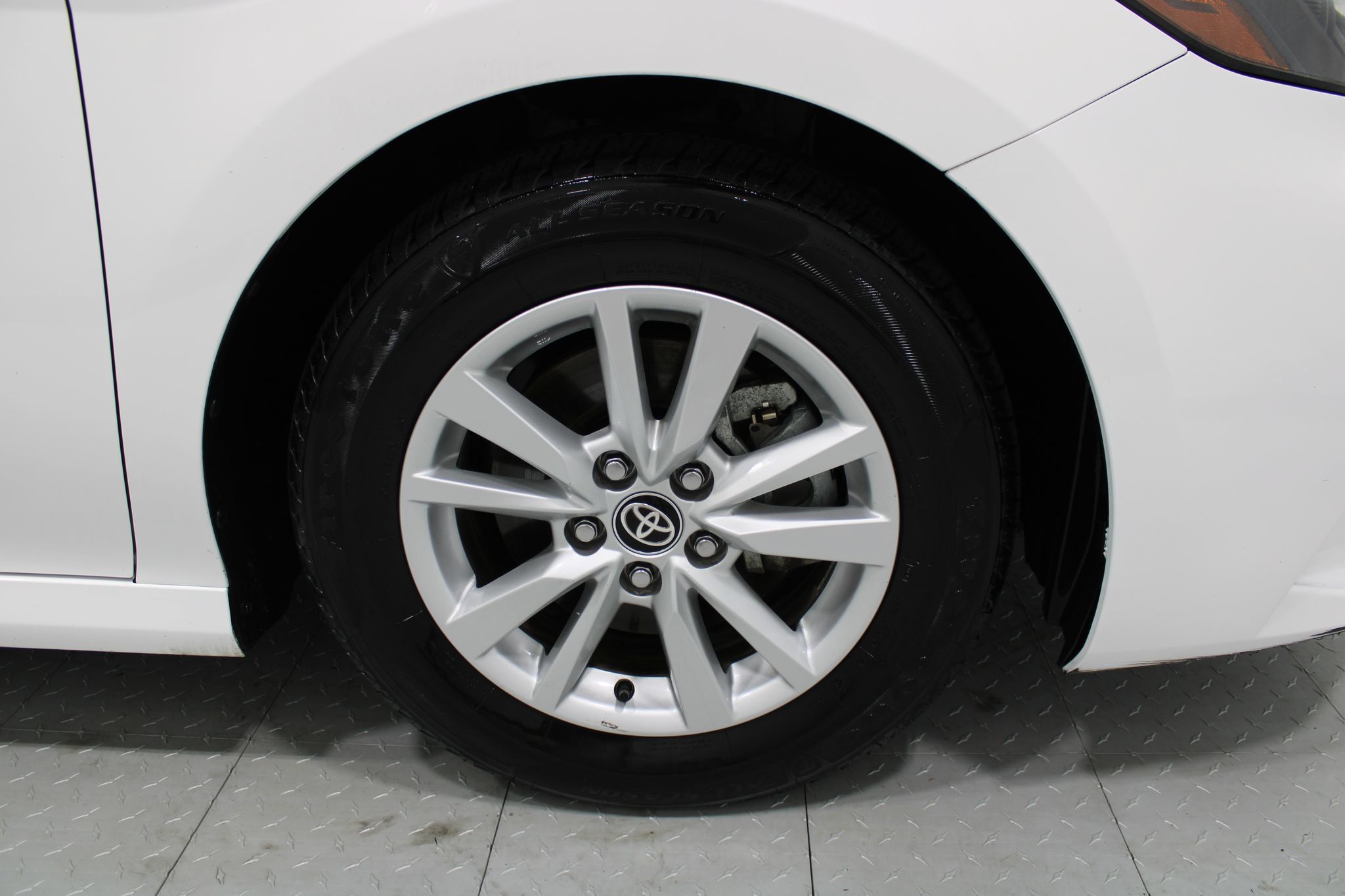 Used 2025 Toyota Camry LE FWD image 5
