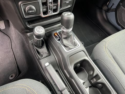 Used 2025 Jeep Wrangler Sahara w/ Safety Group image 27