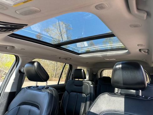 Used 2023 Jeep Grand Cherokee L Limited AWD/4WD image 47