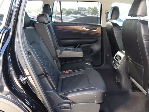 Used 2025 Volkswagen Atlas SE image 25