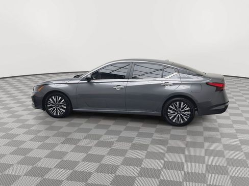 Used 2025 Nissan Altima 2.5 SV FWD image 29