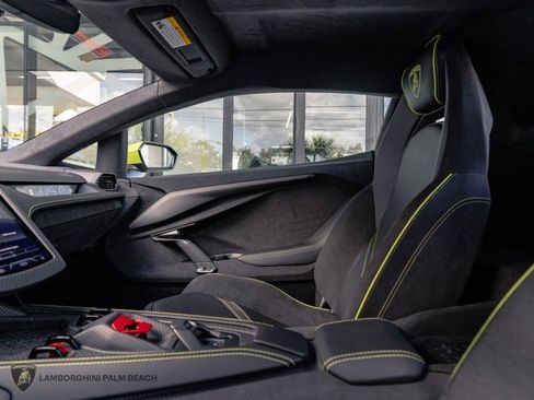Used 2025 Lamborghini Revuelto AWD/4WD image 19