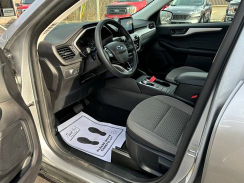 Used 2022 Ford Escape SE w/ Cold Weather Package image 9
