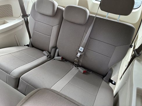 Used 2008 Chrysler Town & Country LX FWD image 16