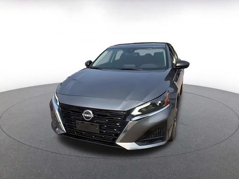 Used 2025 Nissan Altima 2.5 SV FWD image 6