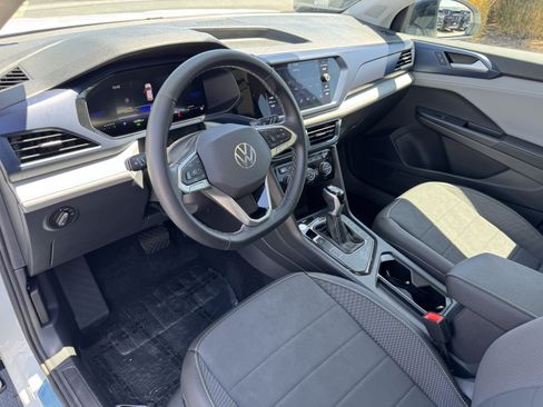 Used 2024 Volkswagen Taos SE w/ Panoramic Sunroof Package FWD image 15