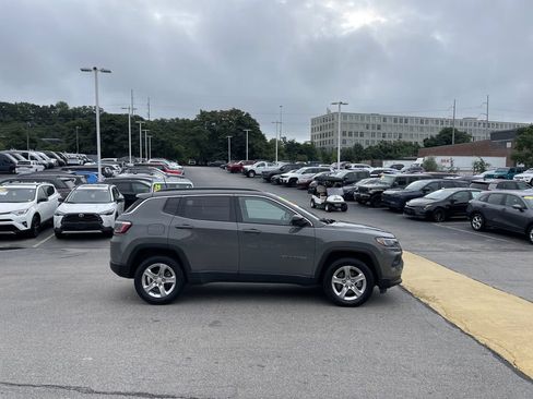 Used 2024 Jeep Compass Latitude AWD/4WD image 7