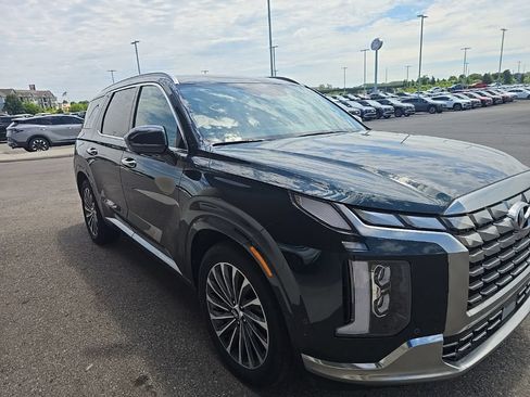 Used 2025 Hyundai Palisade Calligraphy FWD image 1