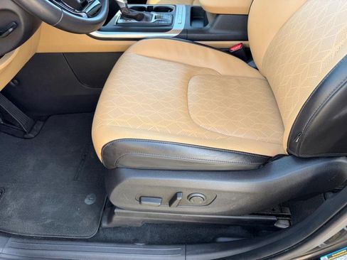 Used 2024 Kia Carnival LX image 20