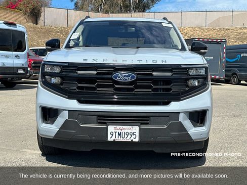 Used 2025 Ford Expedition Active AWD/4WD image 9