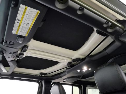 Used 2022 Jeep Wrangler Unlimited Sahara AWD/4WD image 32
